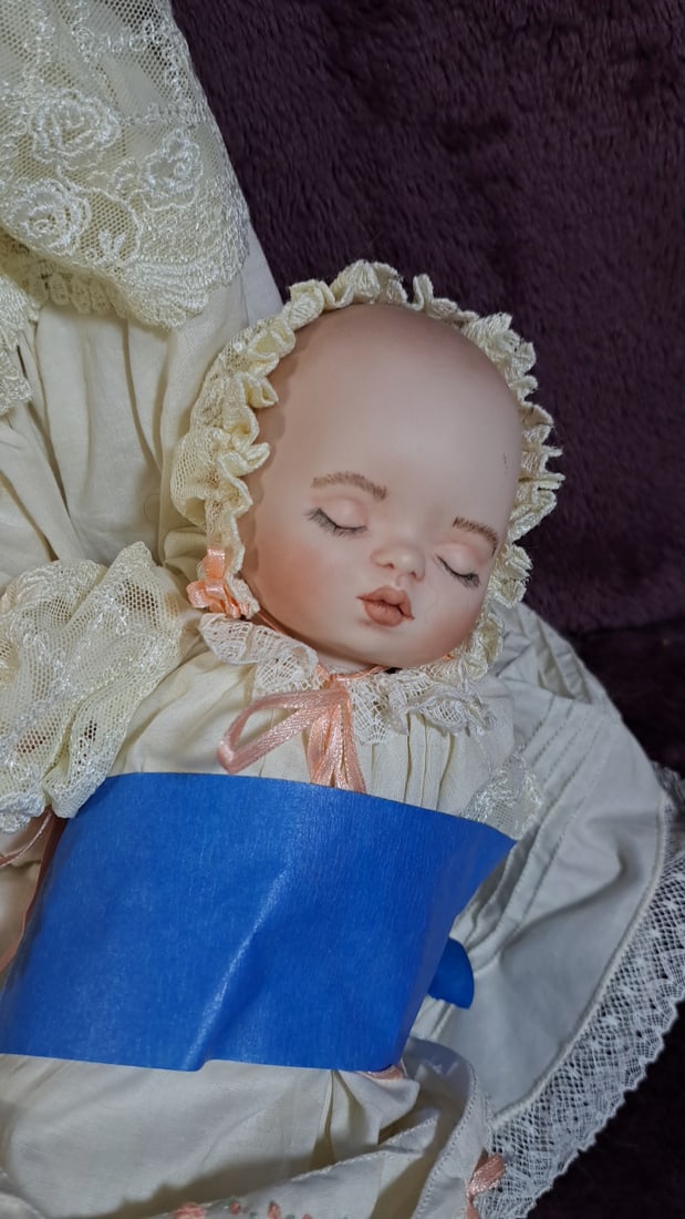 Barbara Grudgeon Victoria Porcelain Doll 1995 With Baby - 3