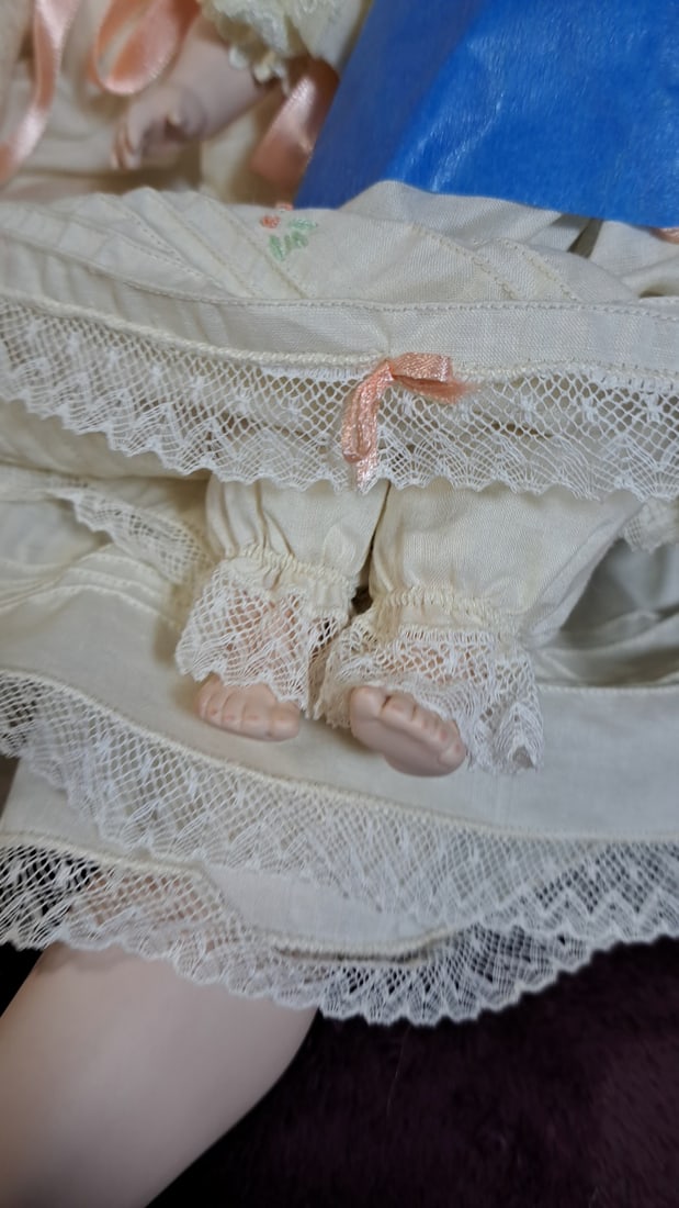 Barbara Grudgeon Victoria Porcelain Doll 1995 With Baby - 6