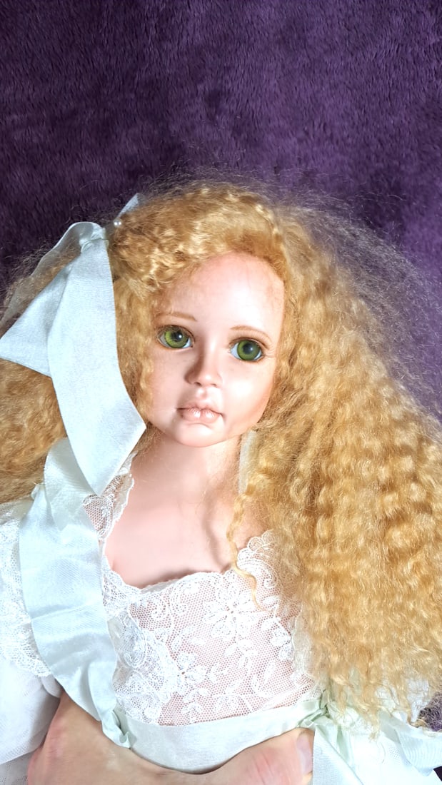 Karen Alderson Virginia Porcelain Doll With Curly Hair In Lace Dress And Hat - 2