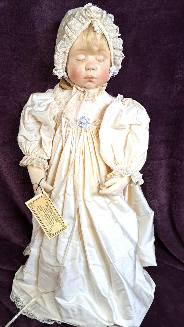 Linda Murray Original Cloth Doll Spice Artist Proof Cream Lace Bonnet Dress: Please read descriptions and examine pictures carefully. Take into account shipping when bidding. 36x10x10 5lbs Height: 10 Width: 10 Low Estimate: 20.00 High Estimate: 350.00