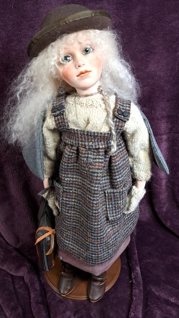 M.T. Babies 1991 Porcelain Angel Doll White Hair Tweed Pinafore Hat Suitcase: Please read descriptions and examine pictures carefully. Take into account shipping when bidding. 30x10x10 5lbs Height: 10 Width: 10 Low Estimate: 10.00 High Estimate: 80.00