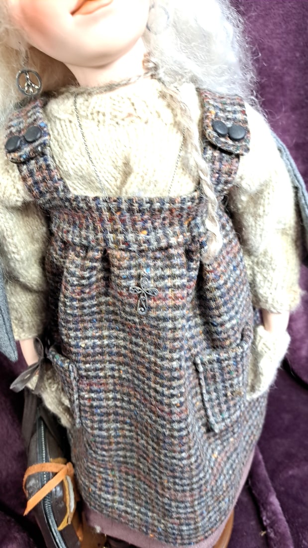 M.T. Babies 1991 Porcelain Angel Doll White Hair Tweed Pinafore Hat Suitcase - 3
