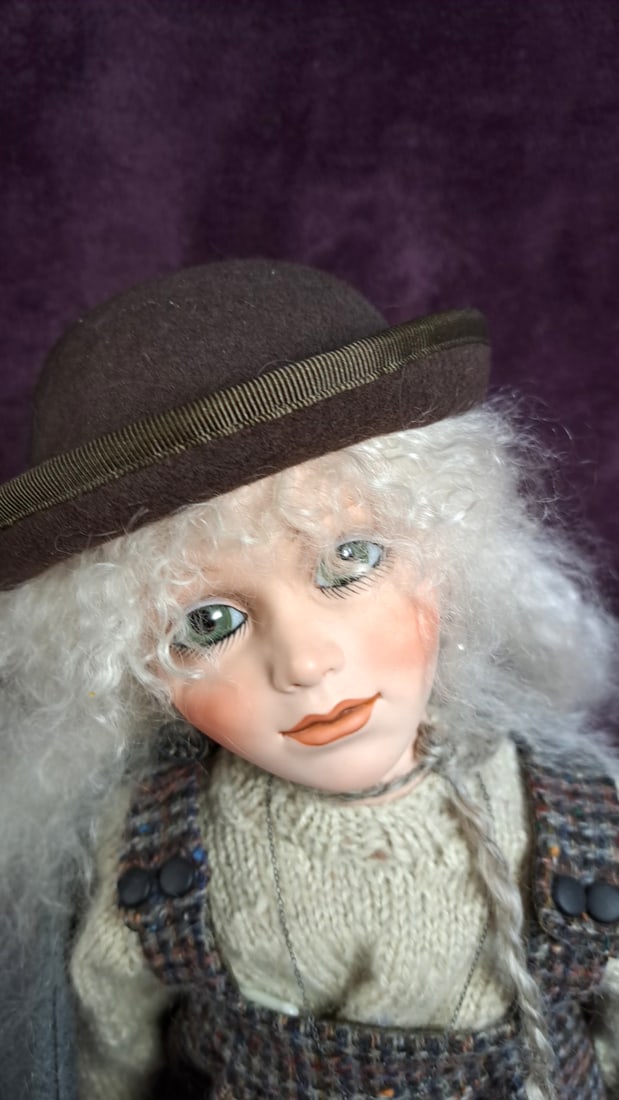 M.T. Babies 1991 Porcelain Angel Doll White Hair Tweed Pinafore Hat Suitcase - 9