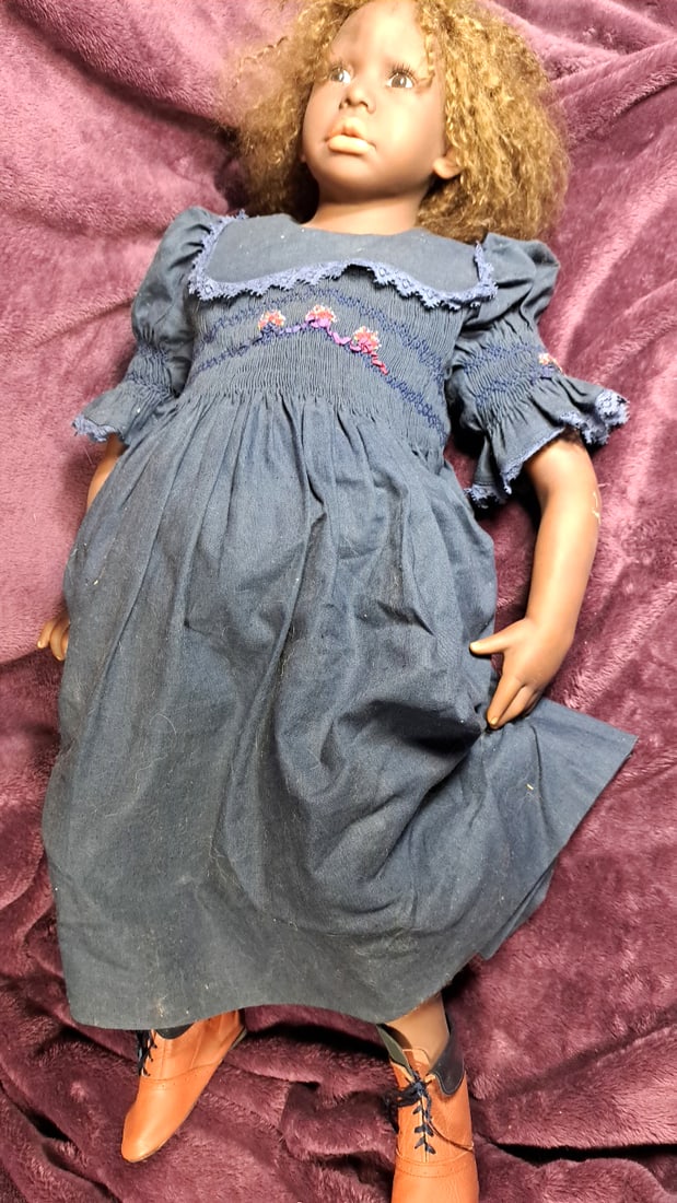 Pauline Middleton Sasha 2006 Doll Blue Smocked Dress Brown Boots: Please read descriptions and examine pictures carefully. Take into account shipping when bidding. Some scuffs 36x10x10 5lbs Height: 10 Width: 10 Low Estimate: 120.00 High Estimate: 800.00