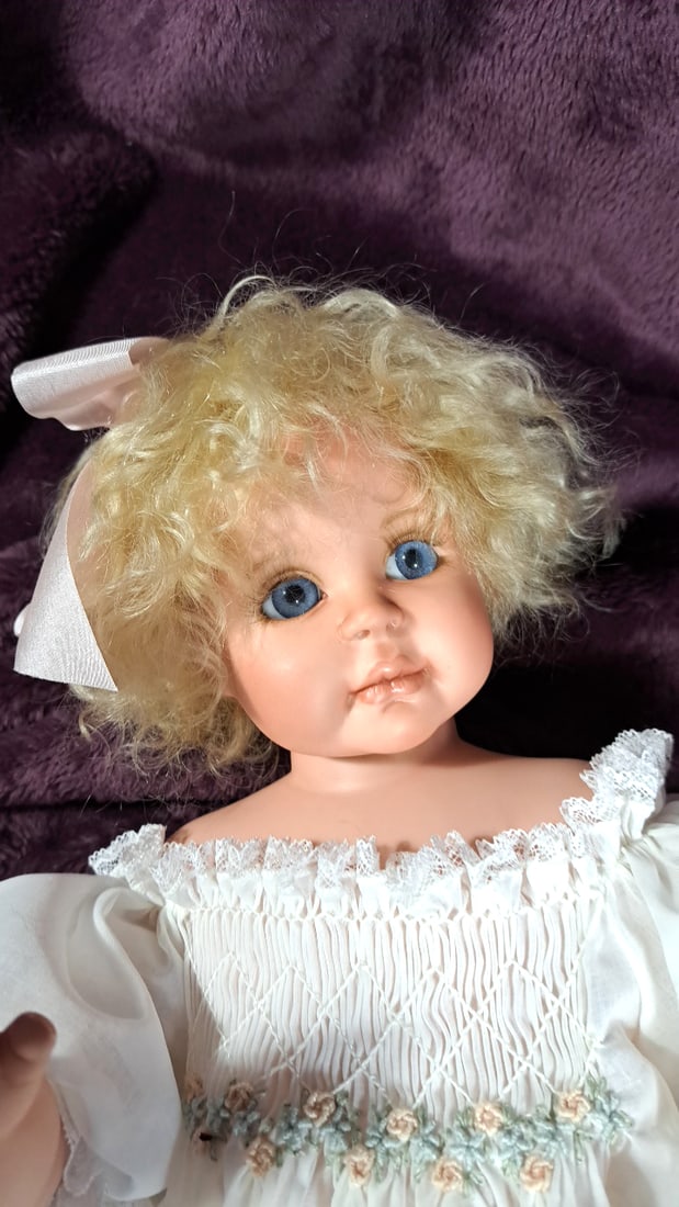Signed Porcelain Blonde Blue-eyed Baby Doll With White Lace Smocked Dress And Curly Hair - 2
