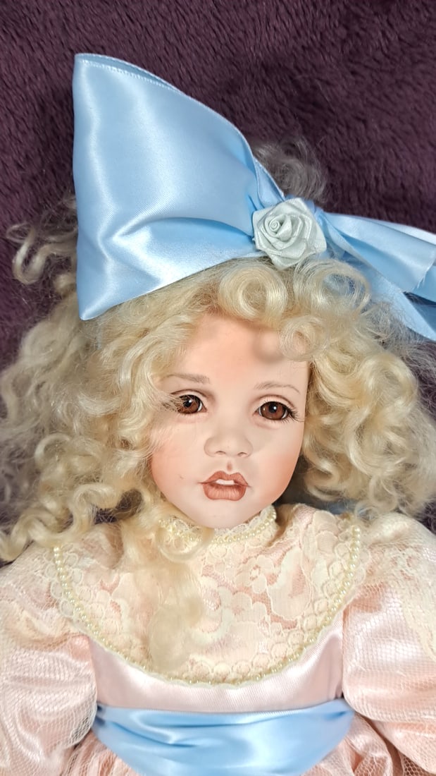 Patricia Rose "laura" Porcelain Doll #2/25 Le Pink Dress Blue Bow - 9