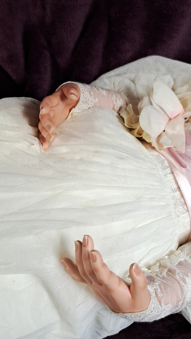 Signed 1 Of 5 Porcelain Doll Brunette Curly Hair Blue Eyes White Lace Dress - 4