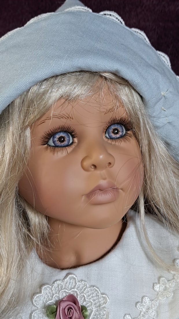 Peggy Dey Aralan Doll Signed 1999 71-300 - 2