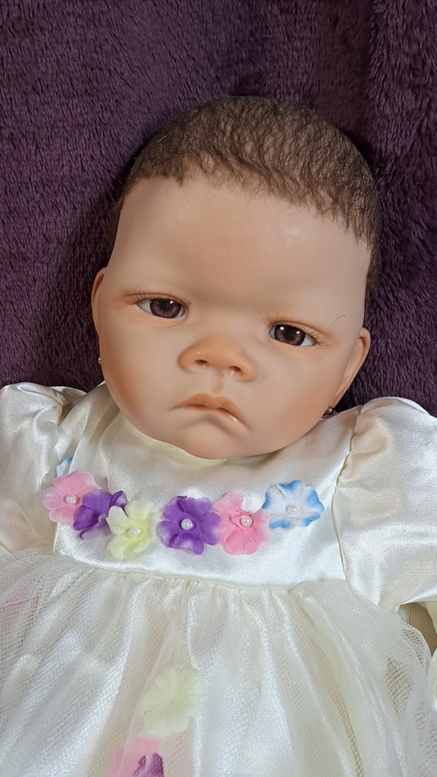 Ashton Drake Galleries - A Kiss For Jennifer Vinyl Doll With Coa - 2