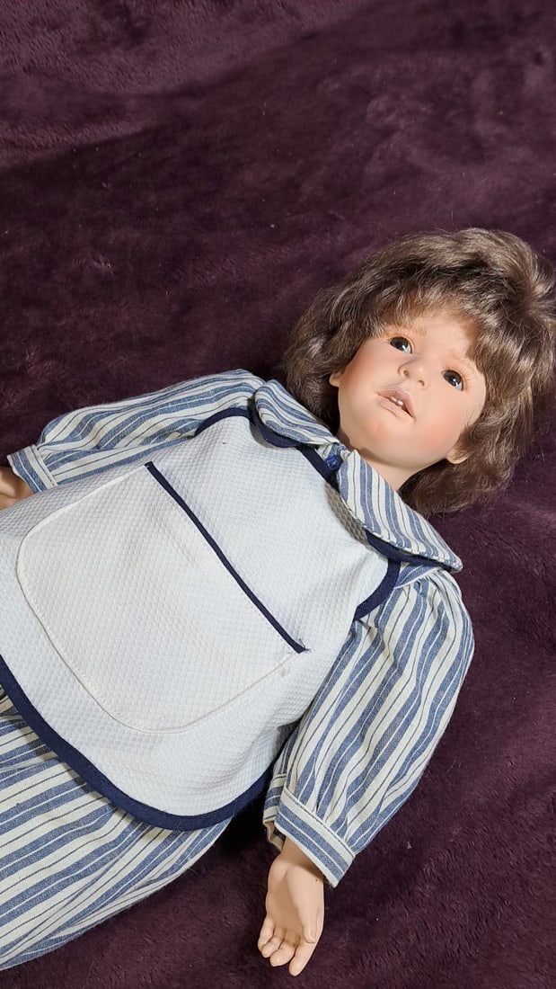 Ruth Treffeisen 21 Inch Doll - 9
