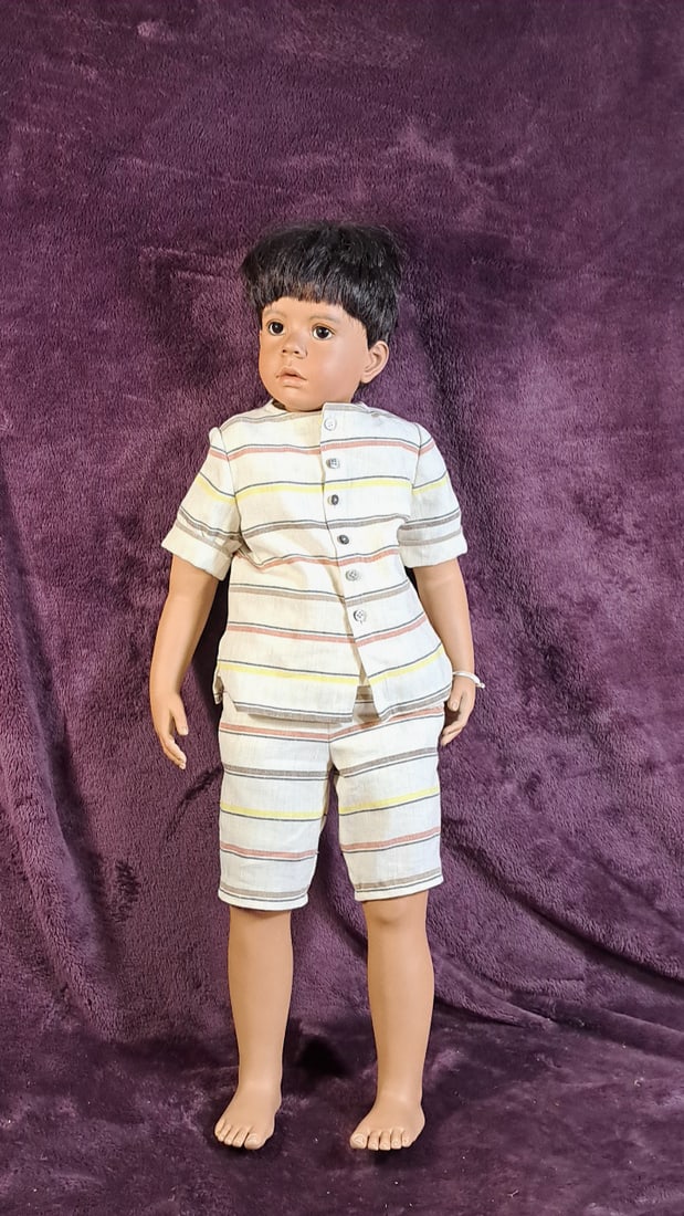 Su Vs - 1 Of 10 Porcelain Doll: Please read descriptions and examine pictures carefully. Take into account shipping when bidding. Missing finger 36x15x15 15lbs Height: 15 Width: 15 Low Estimate: 10.00 High Estimate: 500.00
