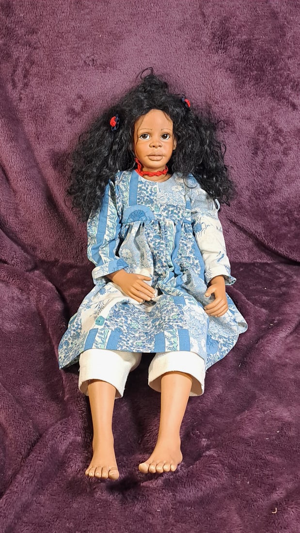 Gloria Remate Hodg 1994 Porcelain Doll (1 of 13)