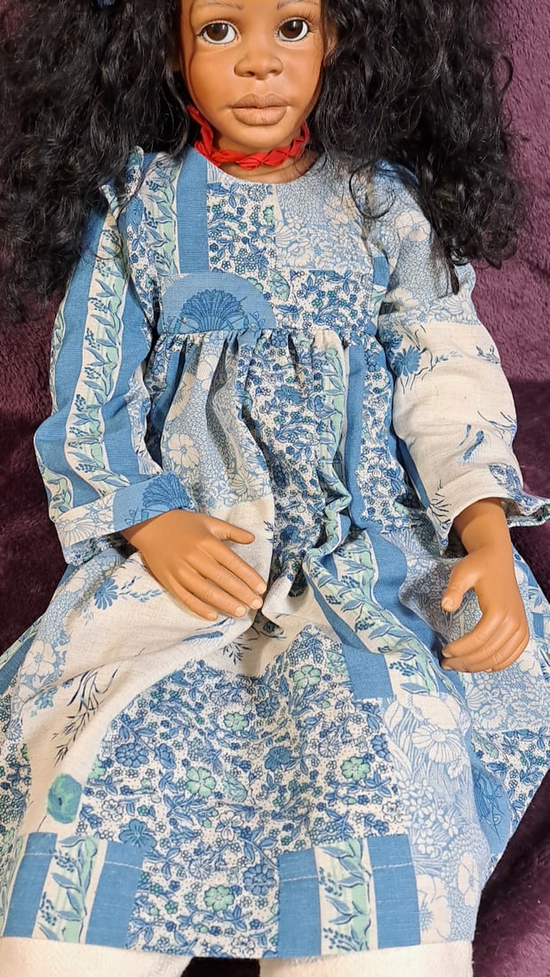 Gloria Remate Hodg 1994 Porcelain Doll - 9