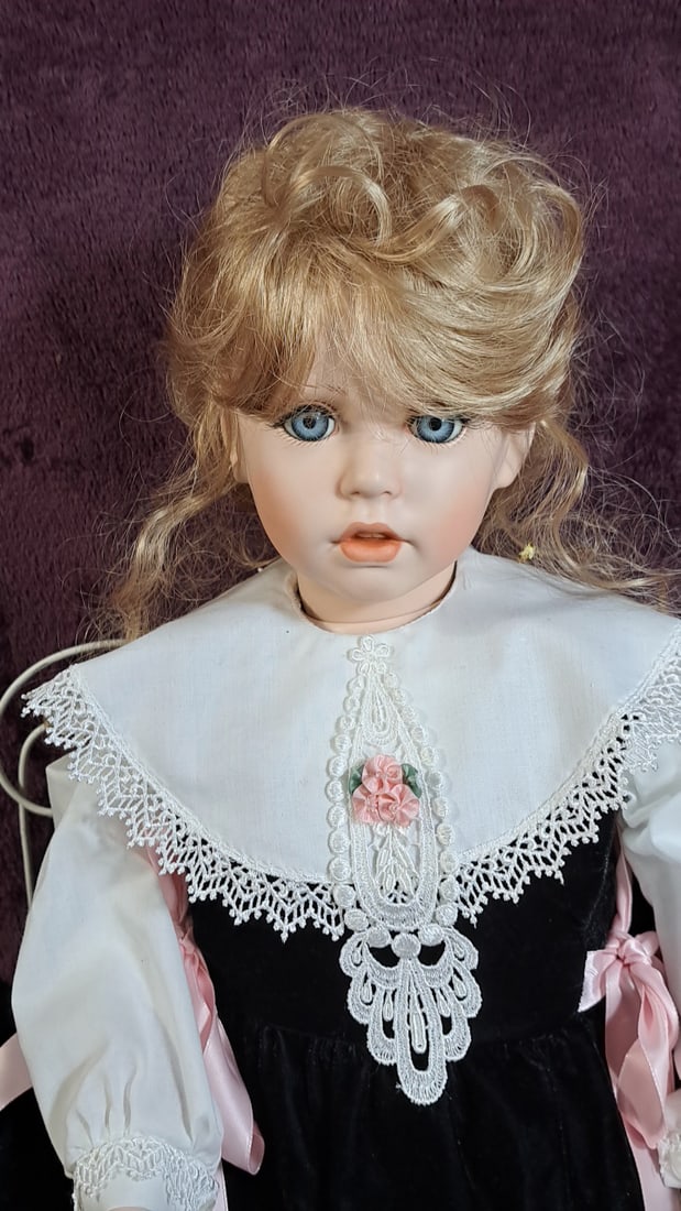 The Doll Artworks Donna Robert Porcelain Doll With Chair: Please read descriptions and examine pictures carefully. Take into account shipping when bidding. 20x15x25 15lbs Height: 15 Width: 25 Low Estimate: 15.00 High Estimate: 150.00