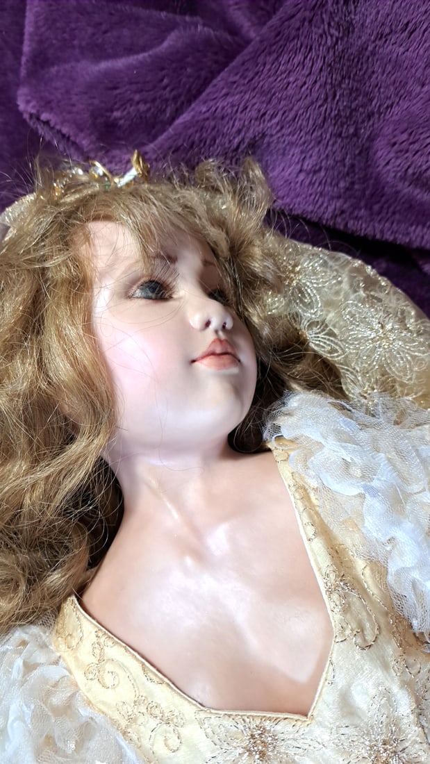 Linda Murray Golden Days Collection "Eleanor" Porcelain Doll, Cream Gold Gown & Lace Veil - 2