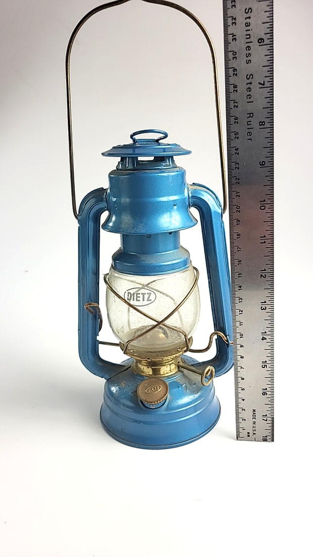 Dietz No. 76 Original Cold Blast Kerosene Lantern 10 in Blue with Glass Globe - 2