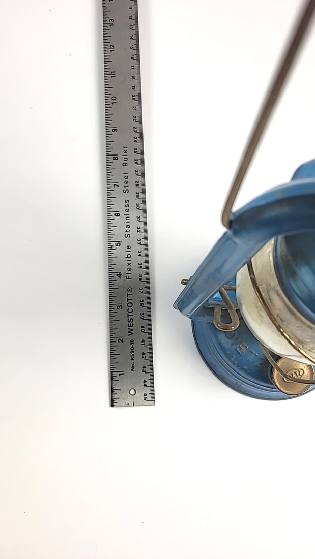 Dietz No. 76 Original Cold Blast Kerosene Lantern 10 in Blue with Glass Globe - 4