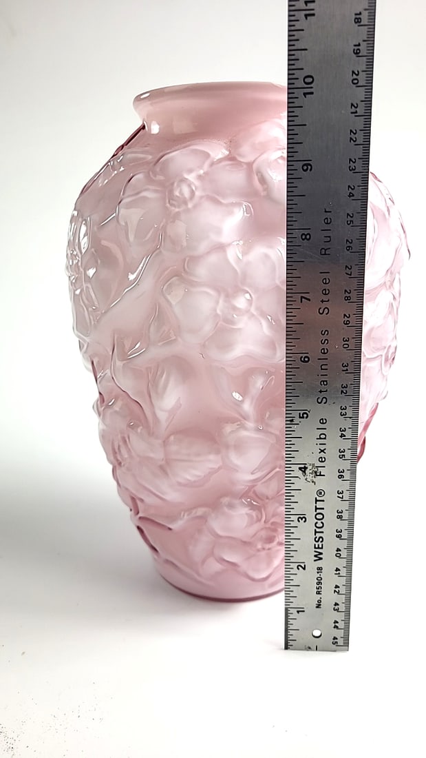 Pink cased glass vase with raised floral relief - 2