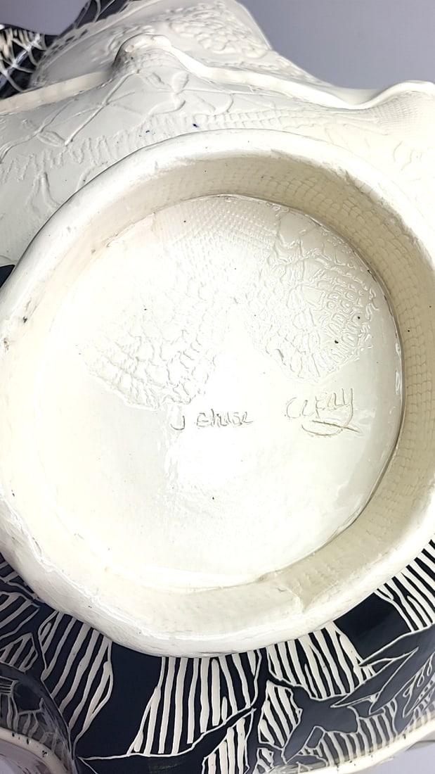 Large Signed Black White Botanical Sgraffito Handbuilt Ceramic Ruffled Footed Bowl - 2