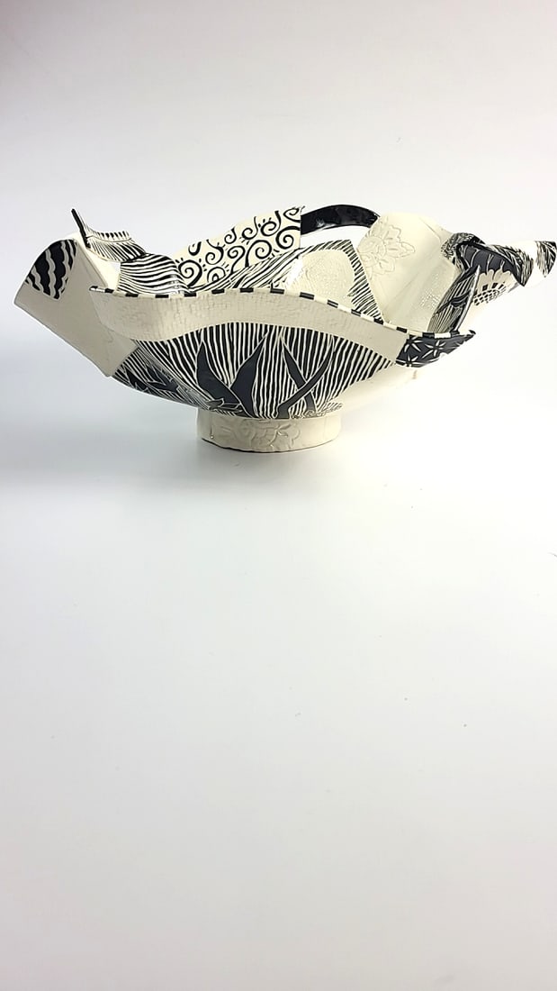 Large Signed Black White Botanical Sgraffito Handbuilt Ceramic Ruffled Footed Bowl - 3