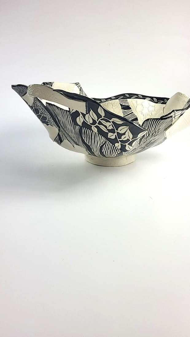 Large Signed Black White Botanical Sgraffito Handbuilt Ceramic Ruffled Footed Bowl - 4