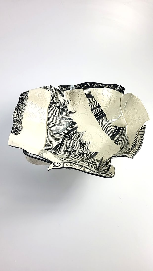 Large Signed Black White Botanical Sgraffito Handbuilt Ceramic Ruffled Footed Bowl - 5