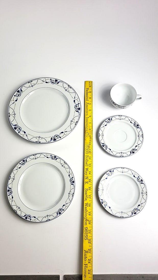 Philippe Deshoulieres Limoges Malmaison Porcelain 5-Piece Place Setting Blue Scroll - 3