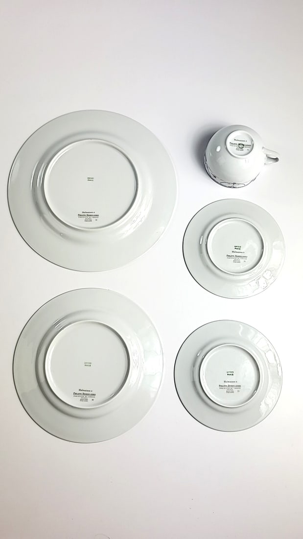 Philippe Deshoulieres Limoges Malmaison Porcelain 5-Piece Place Setting Blue Scroll - 4