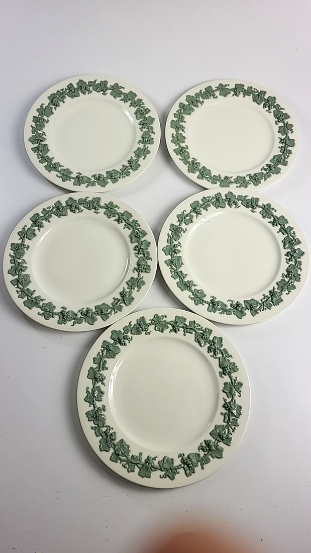 Wedgwood Embossed Queens Ware Green Grapevine Dinner Plates Set of 5: 12 x 9 x 6 3 lb Low Estimate: 30.00 High Estimate: 75.00