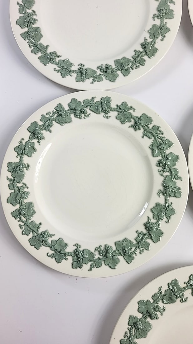 Wedgwood Embossed Queens Ware Green Grapevine Dinner Plates Set of 5 - 5