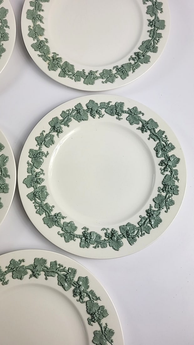 Wedgwood Embossed Queens Ware Green Grapevine Dinner Plates Set of 5 - 8