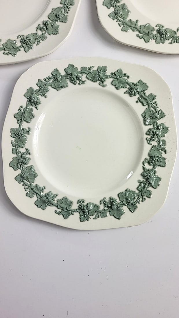 Set of 5 Wedgwood Embossed Queen's Ware Plates, Green Grapevine Border, 8 in - 4
