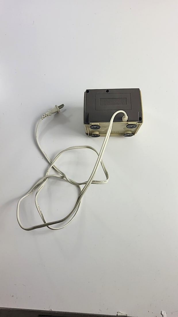 Panasonic KP-110 Auto-Stop Electric Pencil Sharpener Woodgrain Beige - 4