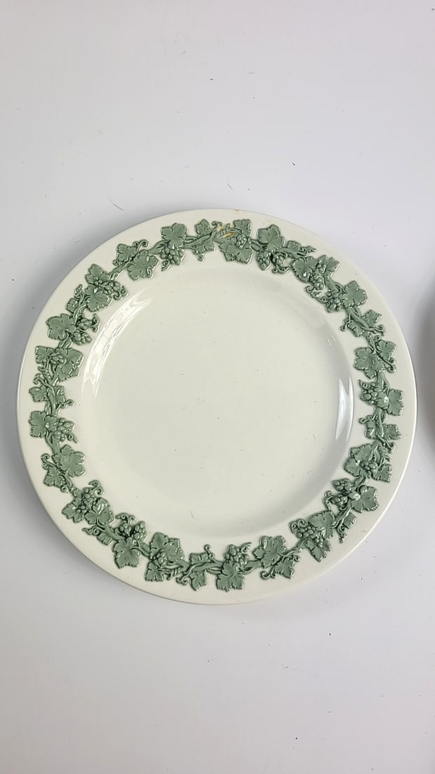 Set of 4 Wedgwood Embossed Queens Ware Green Grape Vine Plates 8.5 in - 5