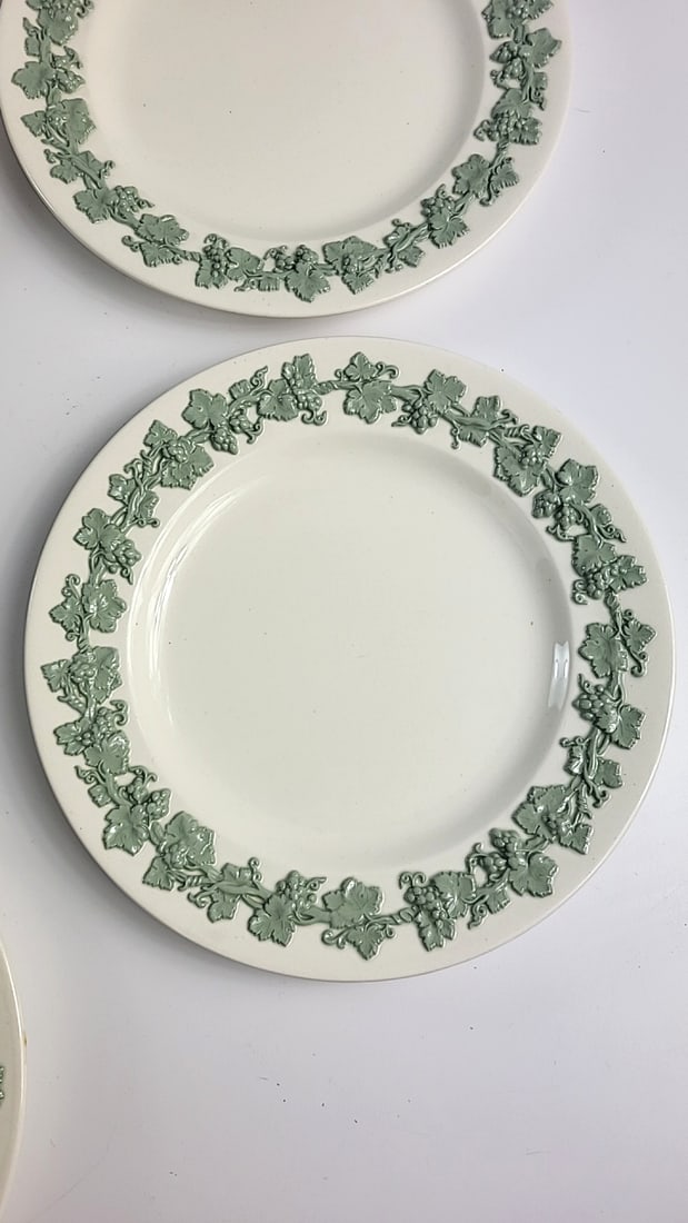 Set of 4 Wedgwood Embossed Queens Ware Green Grape Vine Plates 8.5 in - 6