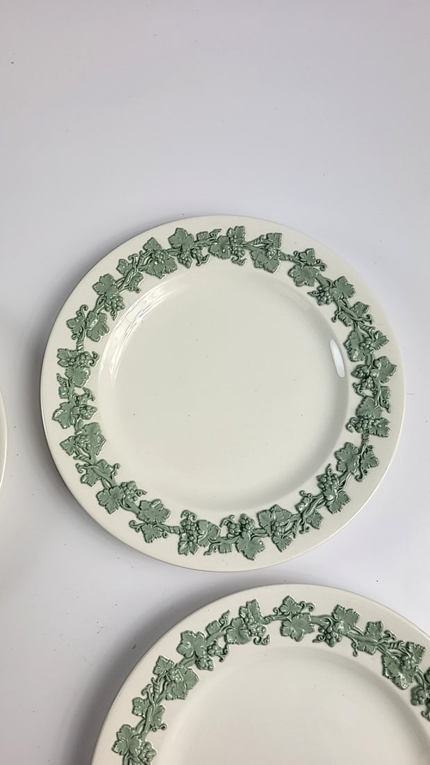 Set of 4 Wedgwood Embossed Queens Ware Green Grape Vine Plates 8.5 in - 7