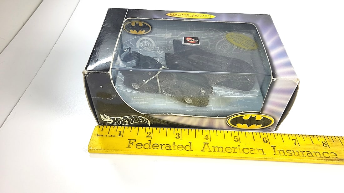 Hot Wheels Batman Batmobile 1:64 Limited Edition 2-Car Set B5991 - 5