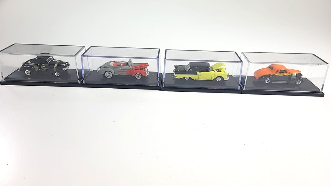 Hot Wheels Die-Cast Classic Car Set in Display Cases, 4 Pieces: 7 x 5 x 9 1 lb Low Estimate: 20.00 High Estimate: 40.00