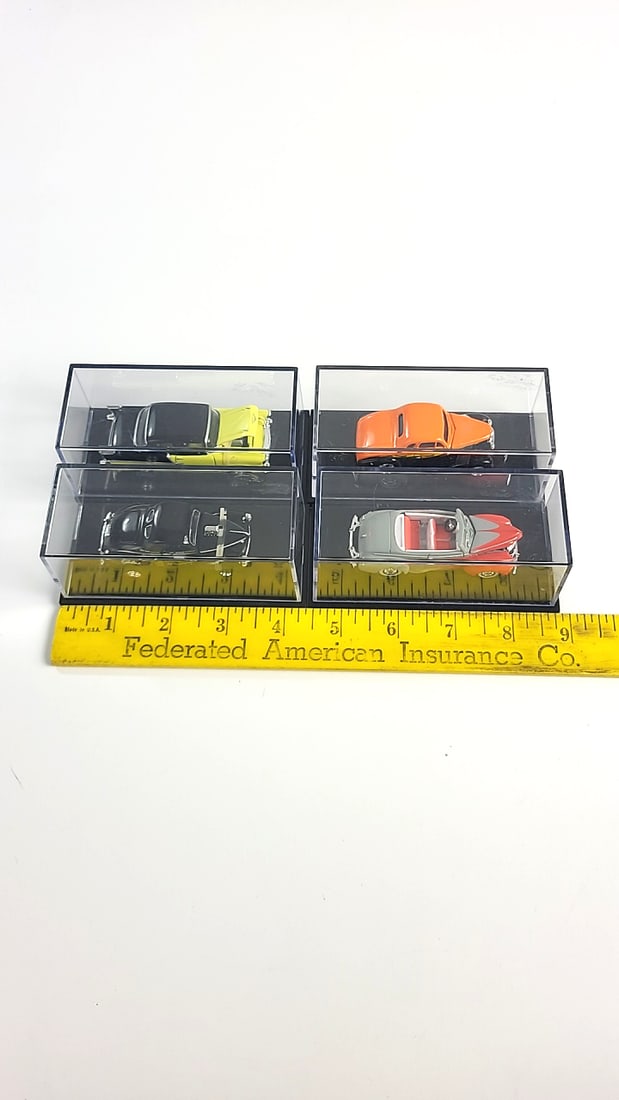 Hot Wheels Die-Cast Classic Car Set in Display Cases, 4 Pieces - 2