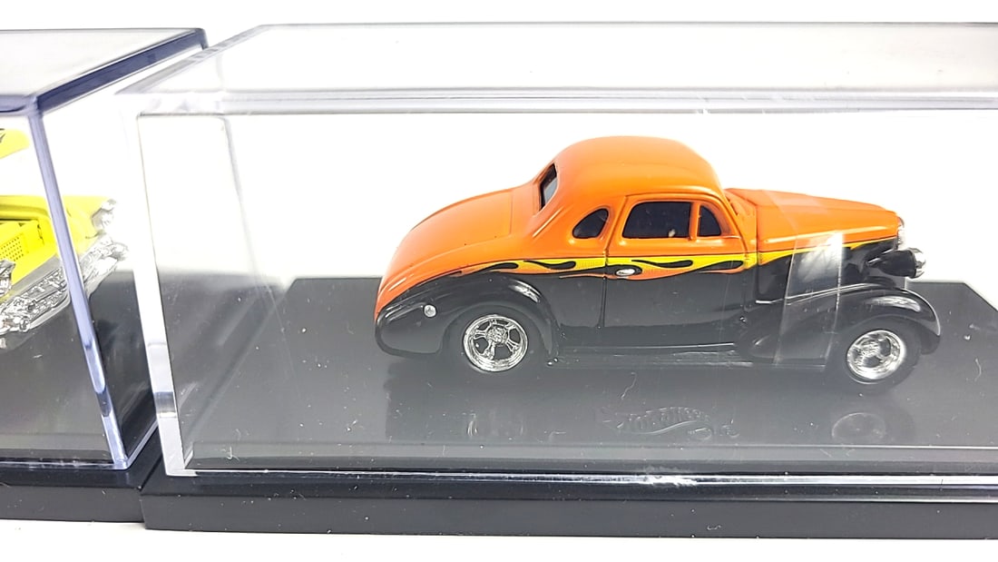 Hot Wheels Die-Cast Classic Car Set in Display Cases, 4 Pieces - 5