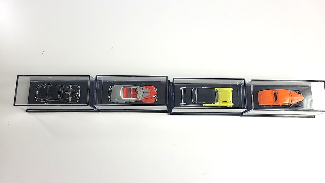Hot Wheels Die-Cast Classic Car Set in Display Cases, 4 Pieces - 6