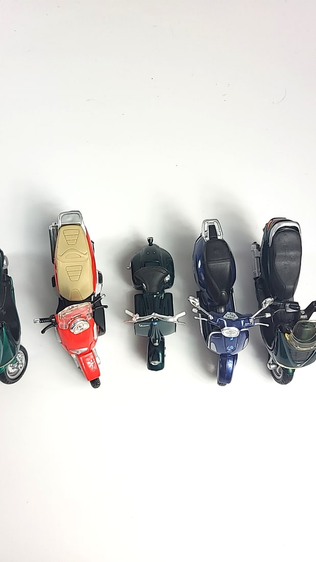 Lot of 13 Model Scooters Vespa, Peugeot, Aprilia, Honda, Various Colors - 8