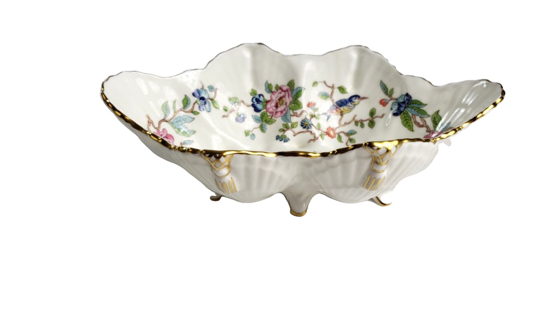 Aynsley Pembroke Bone China Footed Scalloped Oval Bowl with Gold Trim: 12 x 7 x 4 1 lb Low Estimate: 30.00 High Estimate: 200.00