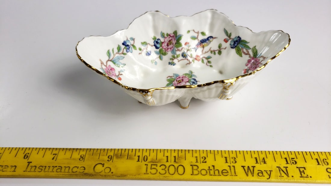 Aynsley Pembroke Bone China Footed Scalloped Oval Bowl with Gold Trim - 2