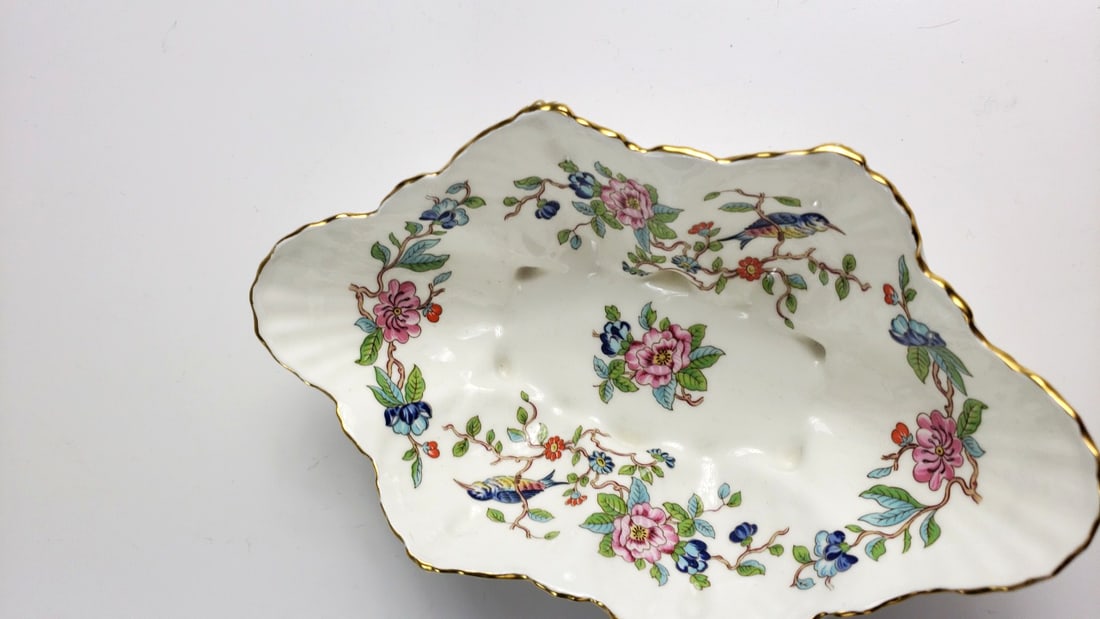 Aynsley Pembroke Bone China Footed Scalloped Oval Bowl with Gold Trim - 3