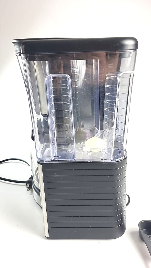 Ninja 12-Cup Programmable Coffee Maker with Glass Carafe, Black/Stainless - 4