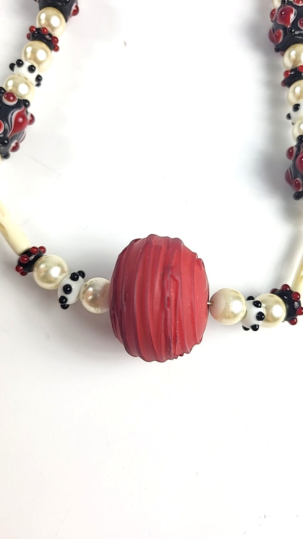 Red Black Ivory Faux Pearl Bone Lampwork Beaded Necklace Gold-Tone Toggle Clasp - 3