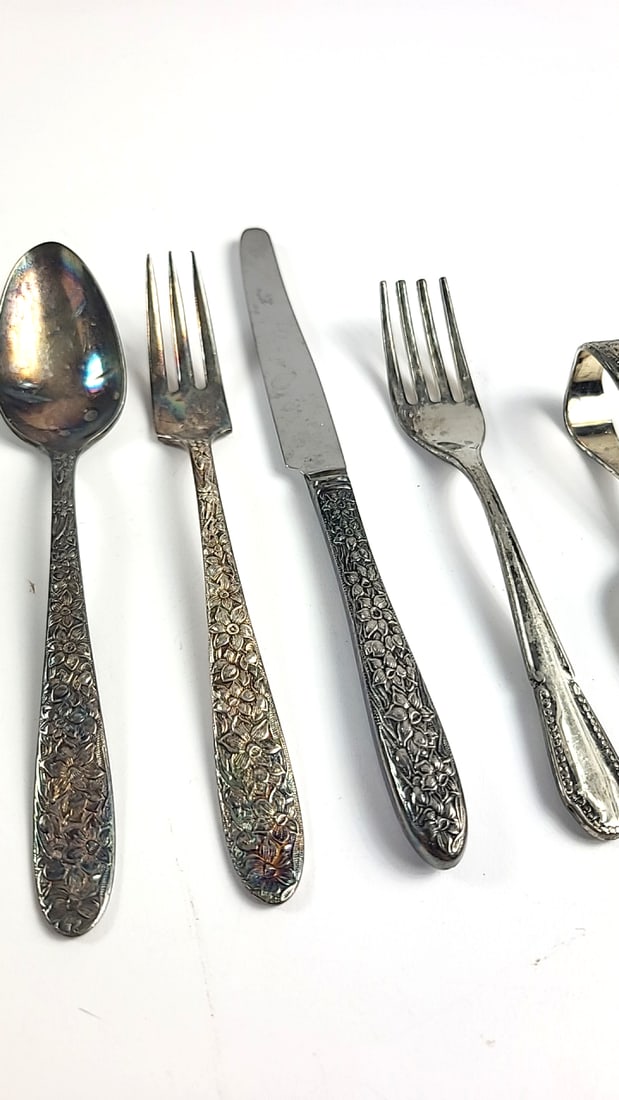 5-Piece Mixed Flatware Lot Nobility Silver Plate Wm A Rogers Oneida G.E.B. Stainless - 6