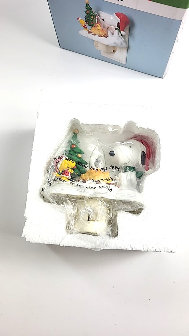 Peanuts Christmas Campfire Night Light Snoopy Woodstock Plug-In - 2