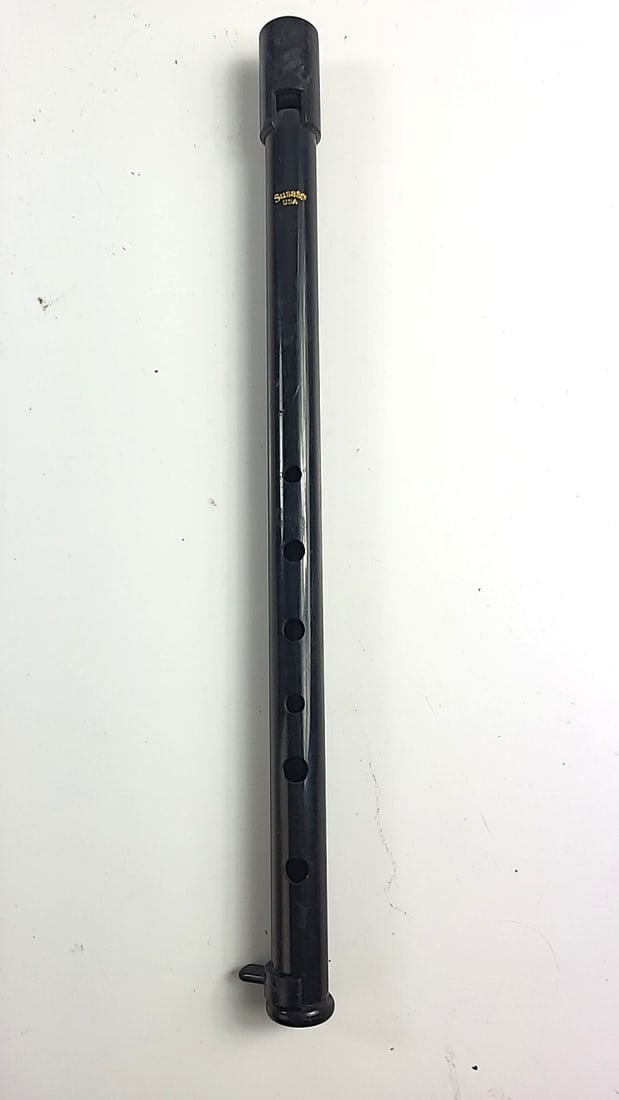 Susato Black 6-Hole Plastic Whistle Flute 11.5 in: 1 x 11 x 1 0.2 lb Low Estimate: 20.00 High Estimate: 35.00